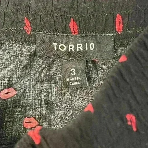 Torrid Black Red Lips Challis Skater Skirt 3 3X 22/24 - Picture 5 of 5